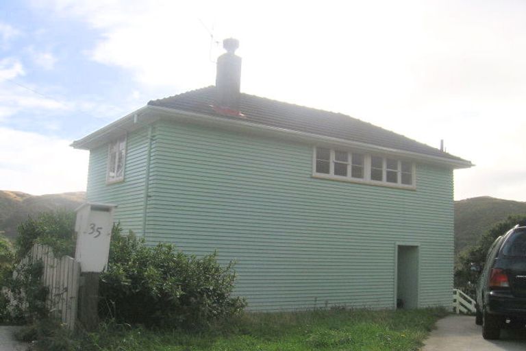 Photo of property in 37 Maher Place, Ranui, Porirua, 5024