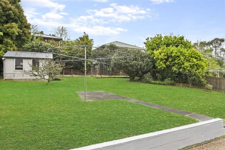 Photo of property in 14 Jonathan Place, Sunnynook, Auckland, 0620