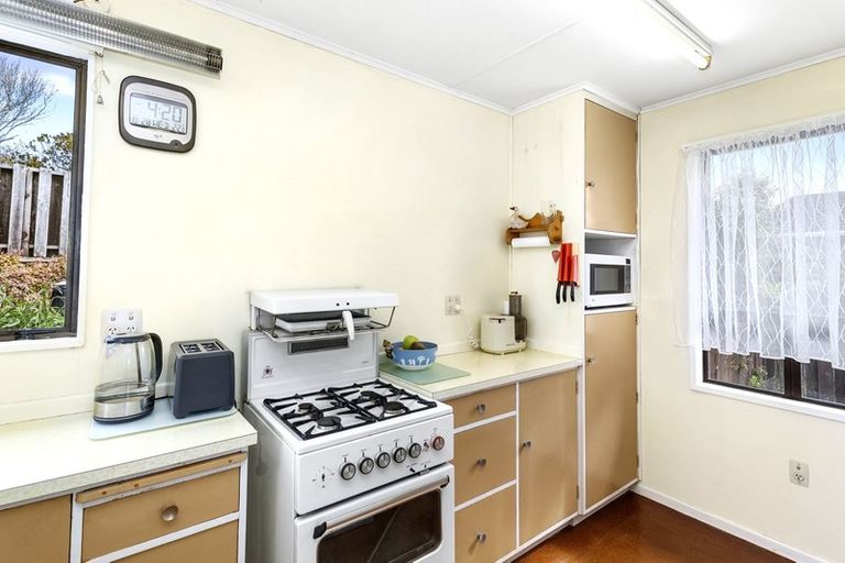 Photo of property in 58 Chapman Street, Newlands, Wellington, 6037