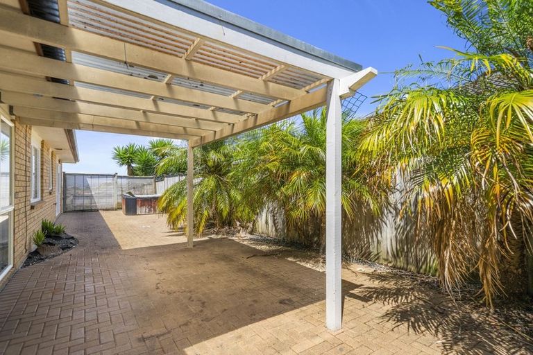 Photo of property in 17 Villino Place, Randwick Park, Auckland, 2105