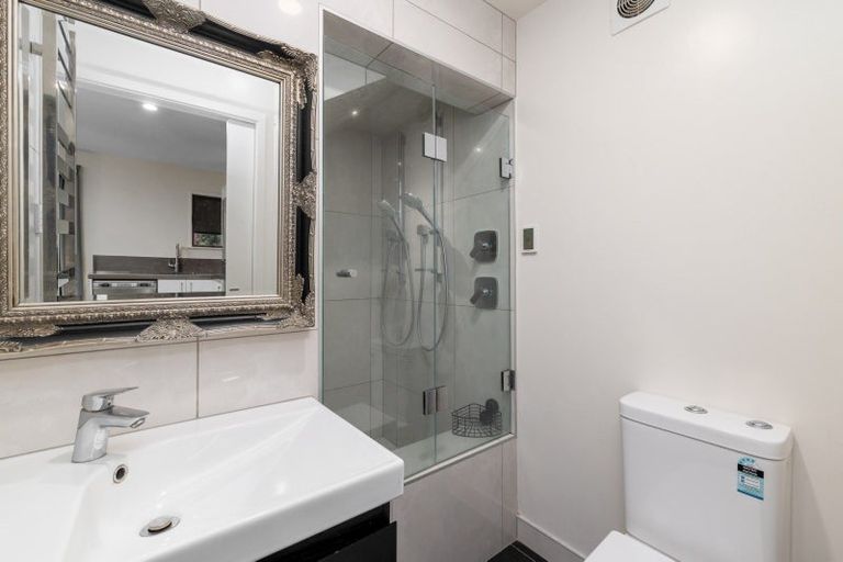 Photo of property in 2 Cannon Hill Crescent, Mount Pleasant, Christchurch, 8081