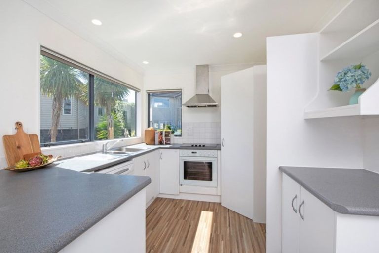 Photo of property in 3/6a Botany Road, Howick, Auckland, 2010