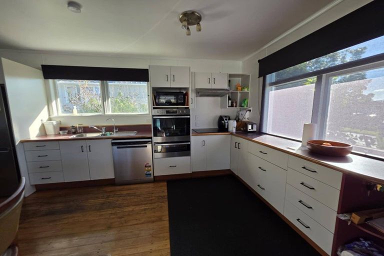 Photo of property in 43 Cambridge Terrace, Kaiti, Gisborne, 4010