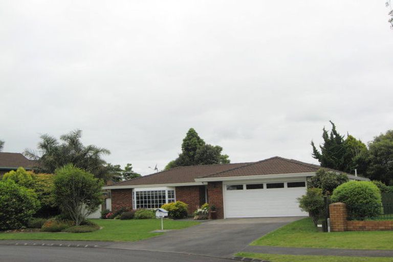 Photo of property in 15 Foxbridge Lane, Conifer Grove, Takanini, 2112