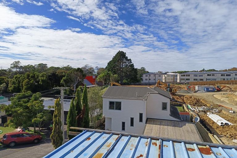 Photo of property in 2/15 Cresta Avenue, Beach Haven, Auckland, 0626
