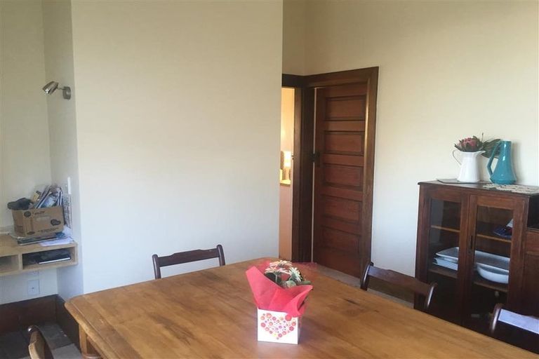 Photo of property in 37 Dorking Road, Brooklyn, Wellington, 6021