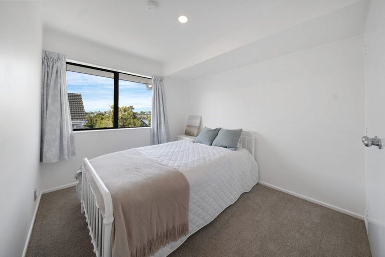 Photo of property in 2/12 Alexander Street, Cockle Bay, Auckland, 2014
