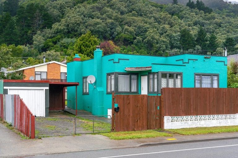 Photo of property in 122 Waikawa Road, Picton, 7220