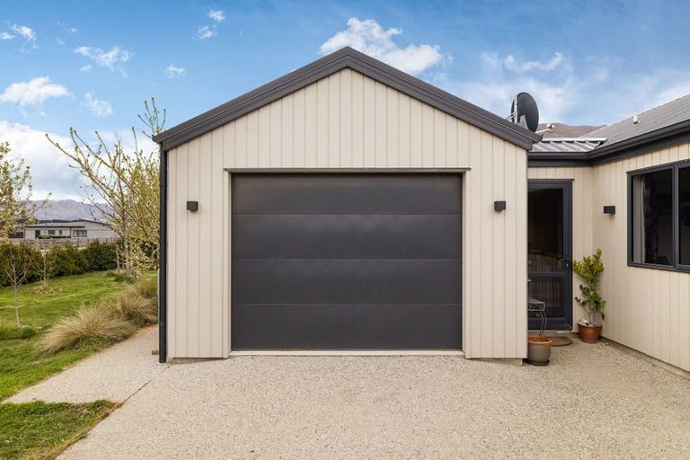 Photo of property in 31 Dingle Street, Lake Hawea, 9382