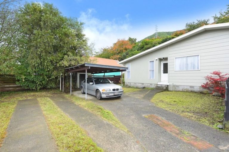 Photo of property in 11a Hartford Crescent, Totara Park, Upper Hutt, 5018
