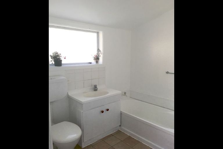 Photo of property in 400 Featherston Street, Palmerston North, 4414