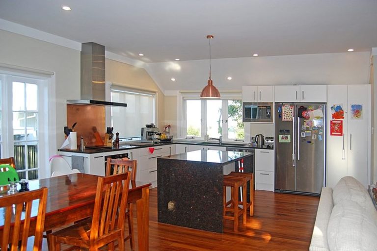 Photo of property in 16 Bridge View Road, Birkenhead, Auckland, 0626