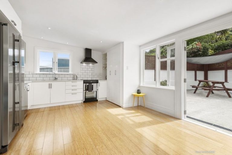 Photo of property in 250 Houghton Bay Road, Houghton Bay, Wellington, 6023