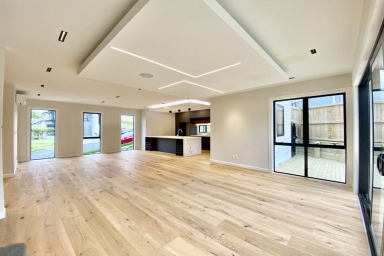 Photo of property in 27 Colliston Rise, Pinehill, Auckland, 0632