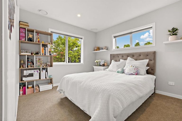 Photo of property in 2 Nikau Way, Riverhead, 0820