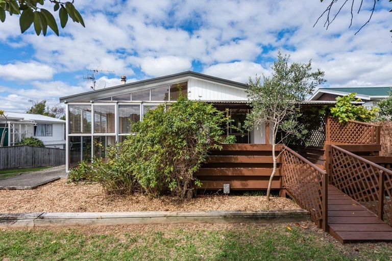 Photo of property in 12 Hollis Road, Paraparaumu Beach, Paraparaumu, 5032