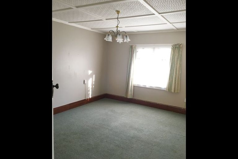 Photo of property in 400 Featherston Street, Palmerston North, 4414