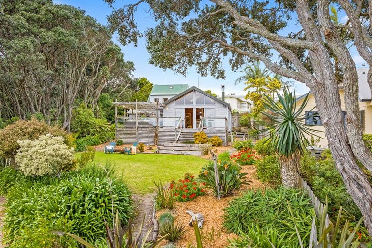 Photo of property in 38 Pacific Parade, Army Bay, Whangaparaoa, 0930