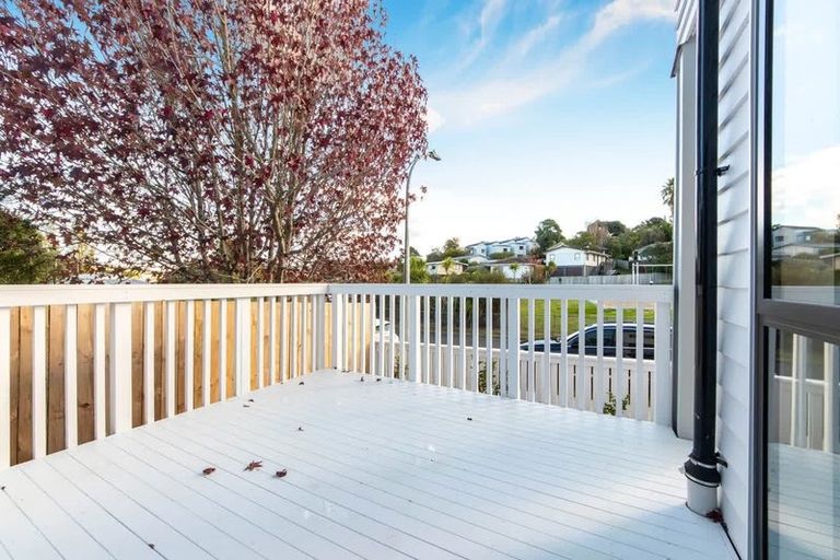 Photo of property in 7a Buisson Glade, West Harbour, Auckland, 0618