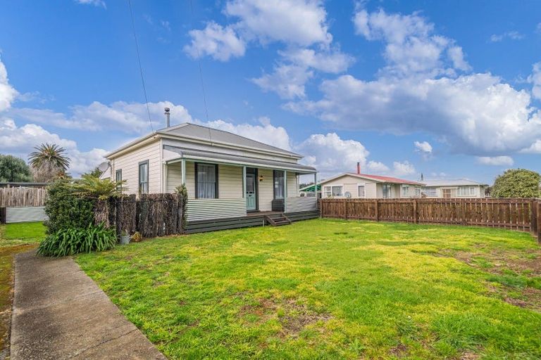 Photo of property in 26 Ross Street, Woodville, 4920