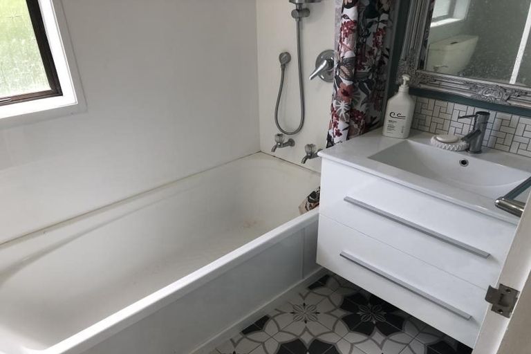 Photo of property in 18 Heath Grove, Waiwhetu, Lower Hutt, 5010