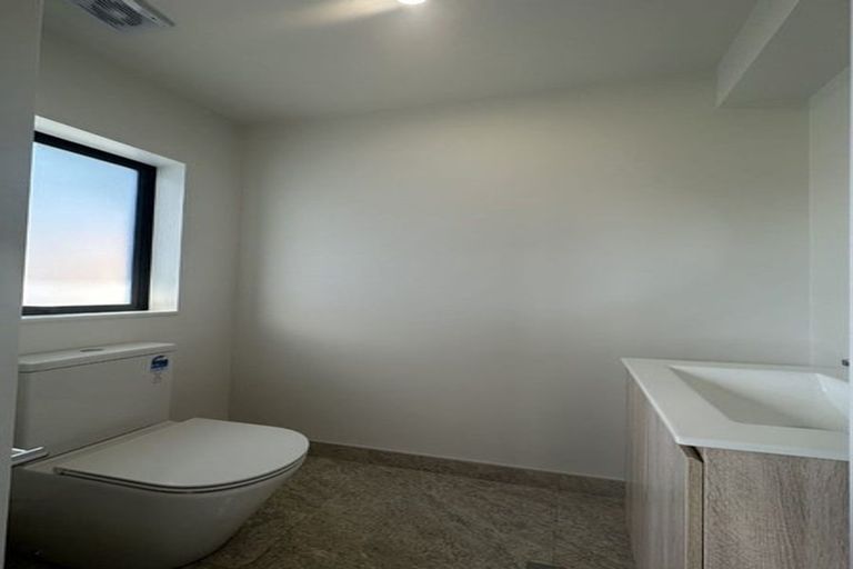 Photo of property in 23 Dotterel Place, Westgate, Auckland, 0614