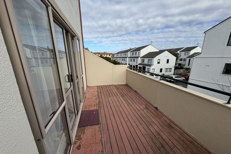 Photo of property in Lakeview Terrace, 19/14 Ambrico Place, New Lynn, Auckland, 0600