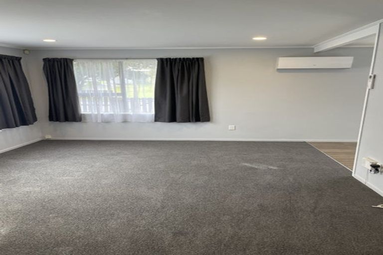 Photo of property in 1 West Harbour Drive, West Harbour, Auckland, 0618