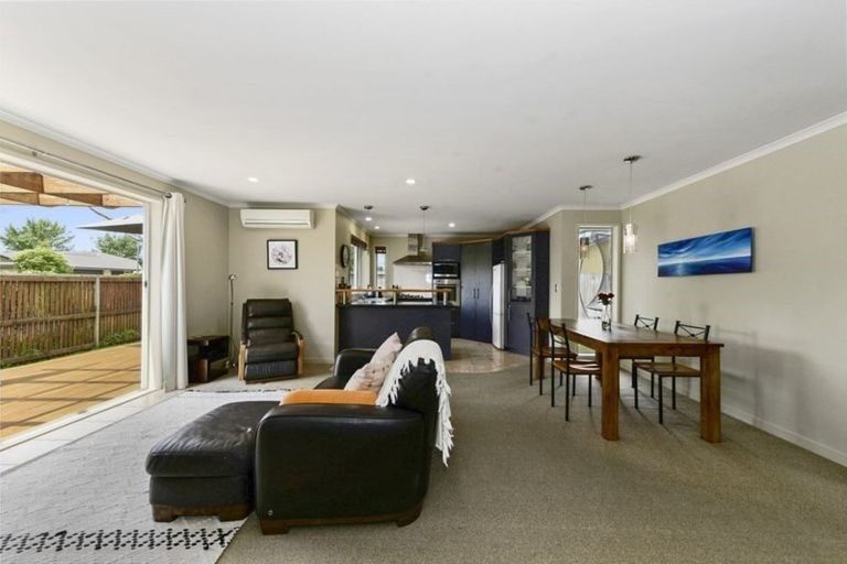 Photo of property in 1 Acton Vale, Rototuna North, Hamilton, 3210