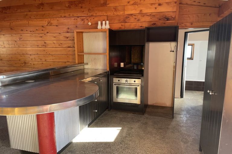 Photo of property in 102 Seaview Road, Paraparaumu Beach, Paraparaumu, 5032