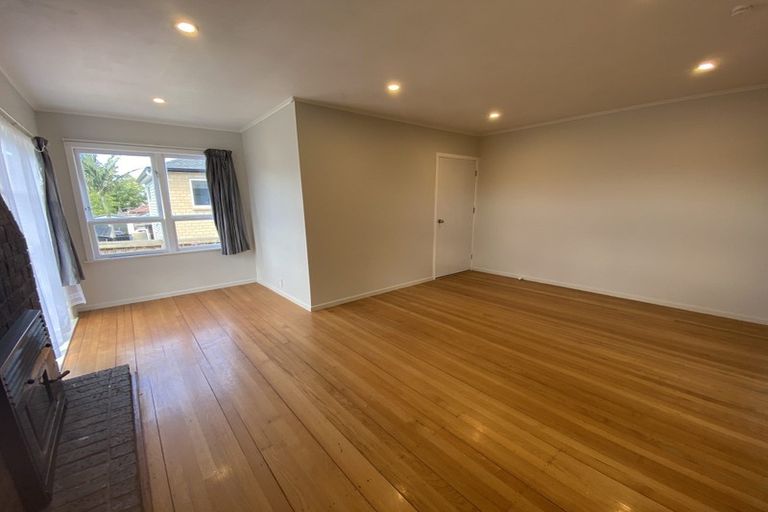 Photo of property in 24 Waipani Road, Te Atatu Peninsula, Auckland, 0610