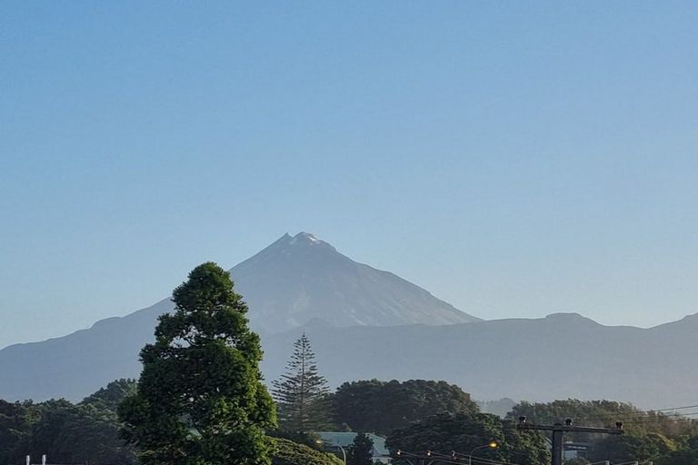 Photo of property in 125 Pioneer Road, Moturoa, New Plymouth, 4310