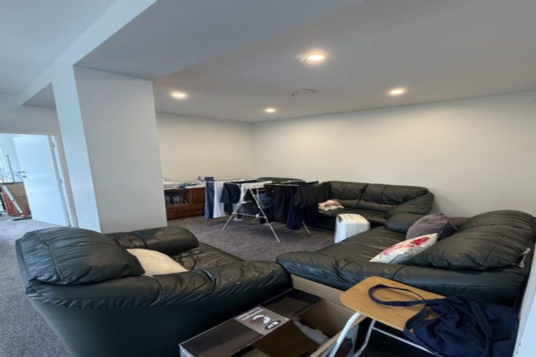 Photo of property in 70 Kelburn Parade, Kelburn, Wellington, 6012