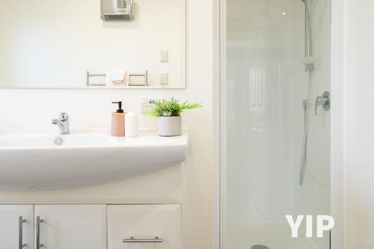 Photo of property in 14 Cheyne Walk, Newlands, Wellington, 6037