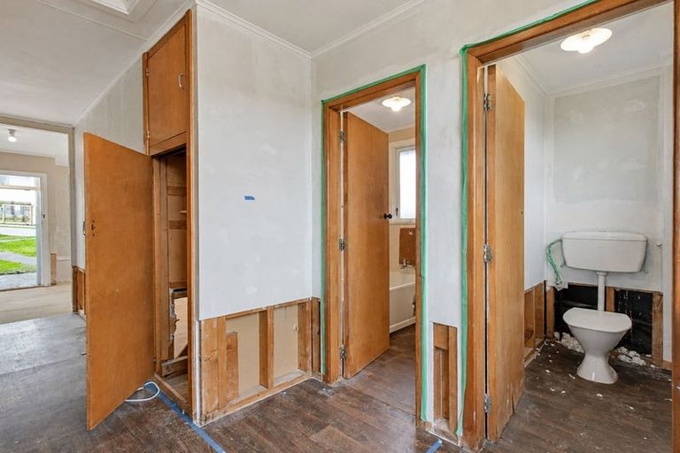 Photo of property in 33 Castor Crescent, Cannons Creek, Porirua, 5024