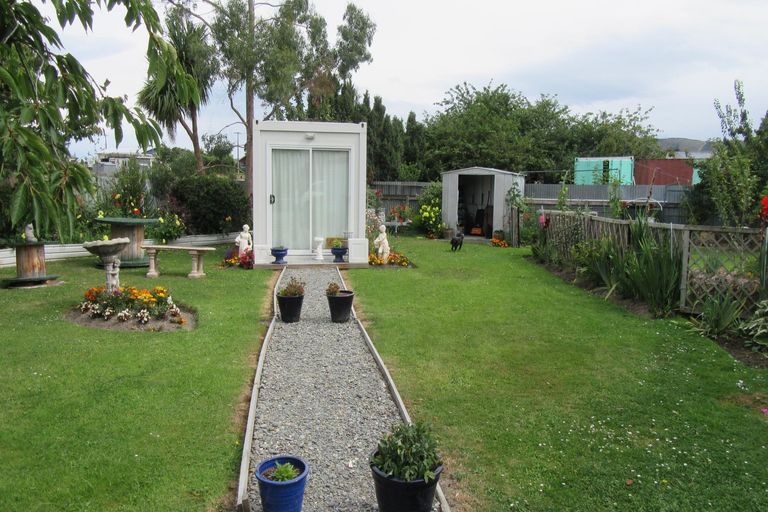 Photo of property in 85 Timaru Road, Waimate, 7924