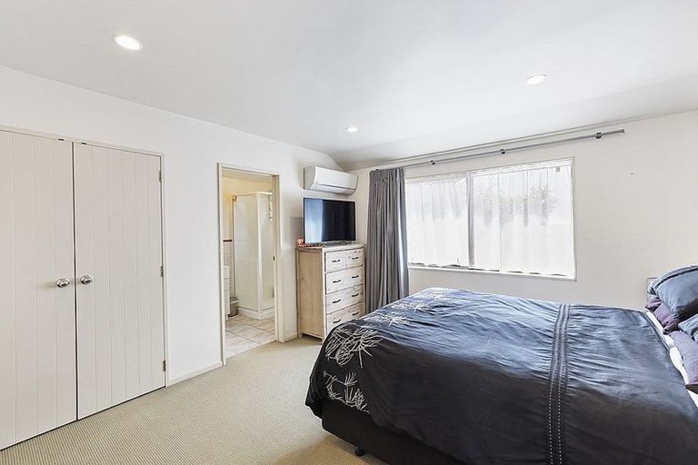 Photo of property in 26a Woodstock Road, Forrest Hill, Auckland, 0620