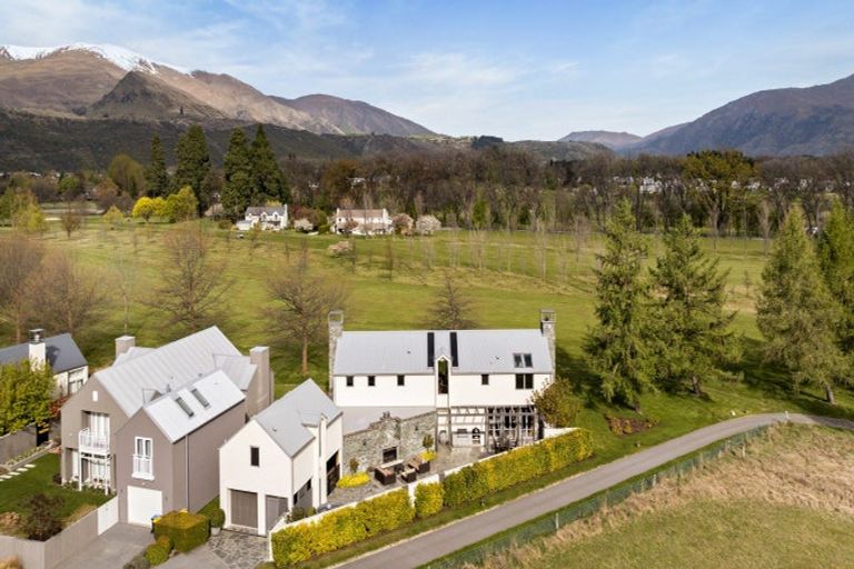 Photo of property in Millbrook Resort, 1 Malaghans Ridge, Arrowtown, 9371