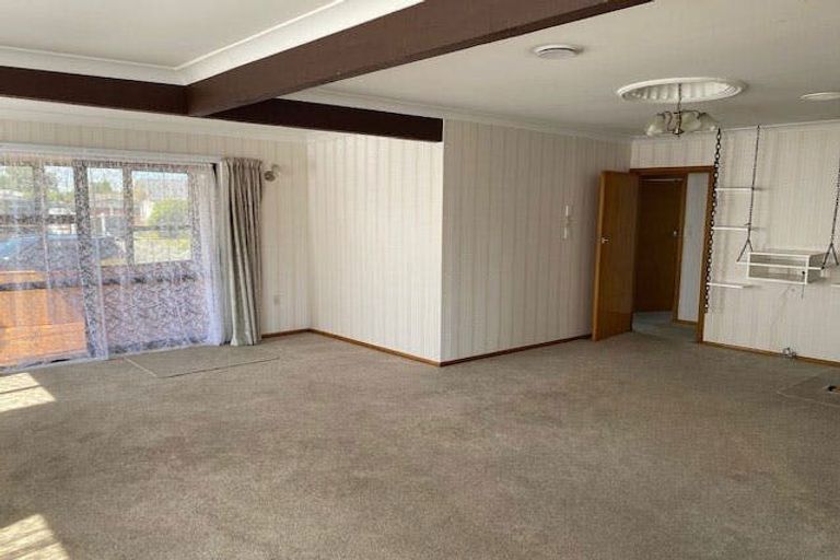 Photo of property in 61 Denise Crescent, Hornby, Christchurch, 8042