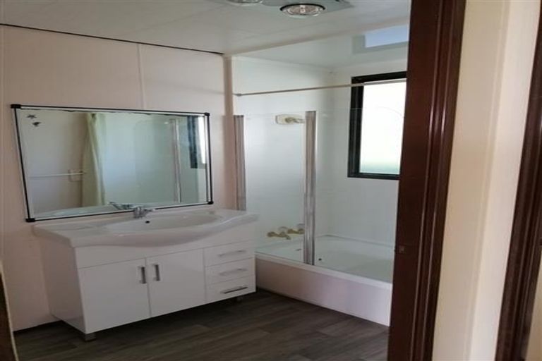 Photo of property in 14 The Square, Manor Park, Lower Hutt, 5019