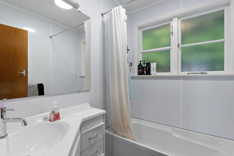 Photo of property in 26 Arapiko Street, Johnsonville, Wellington, 6037