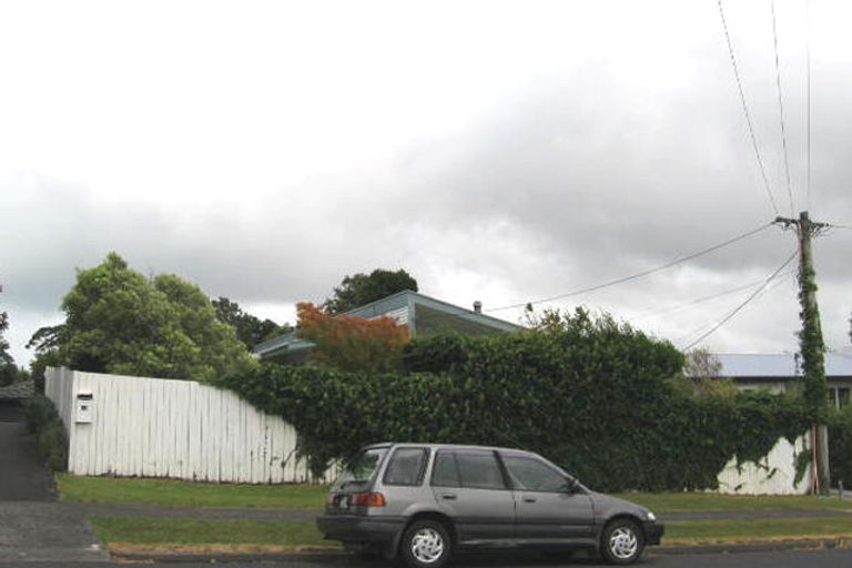Photo of property in 1/11 Sunnynook Road, Forrest Hill, Auckland, 0620