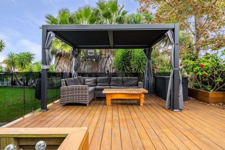 Photo of property in 6 Keating Rise, Northcross, Auckland, 0632