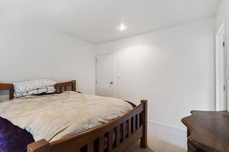 Photo of property in 19c Beach Road, Te Atatu Peninsula, Auckland, 0610
