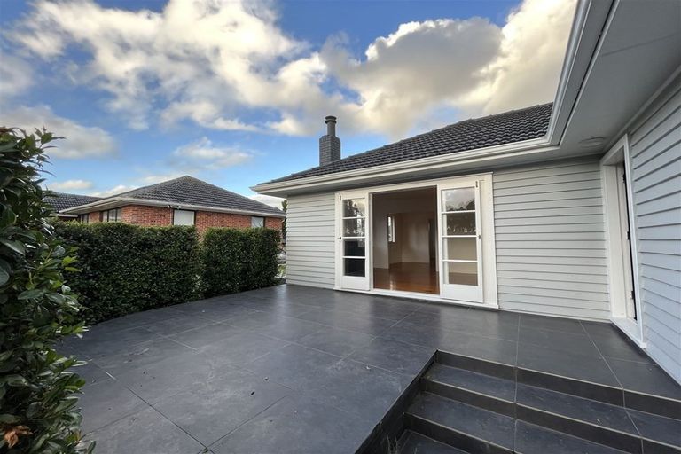 Photo of property in 71 Archibald Road, Kelston, Auckland, 0602