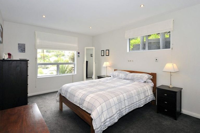 Photo of property in 21 Kopiko Way, Brooklyn, Wellington, 6021