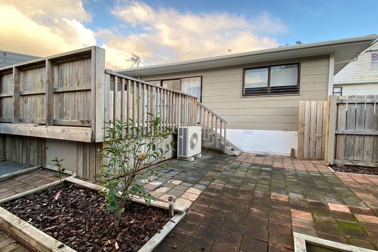 Photo of property in 2/11 Te Arawi Street, Takapuwahia, Porirua, 5022
