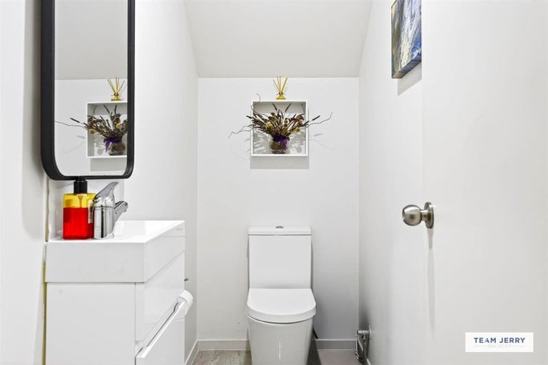 Photo of property in 15 Te Aparangi Road, Papakura, 2110