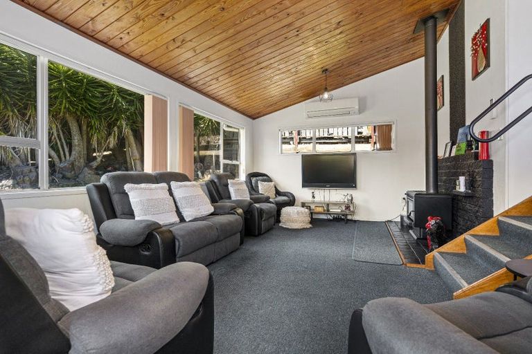 Photo of property in 24 Cumberland Crescent, Welcome Bay, Tauranga, 3112