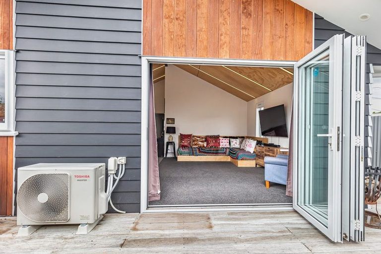 Photo of property in 571 Queen Street East, Levin, 5510